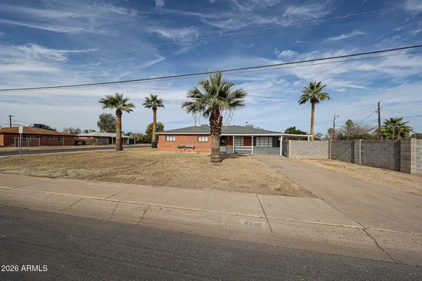 $1,995 | 2340 West Osborn Road, Phoenix, AZ 85015