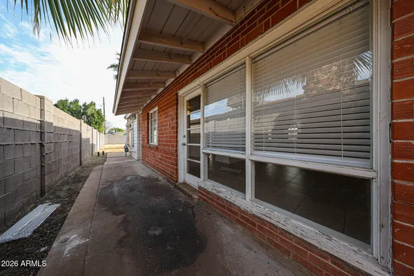 $1,895 | 2340 West Osborn Road, Phoenix, AZ 85015