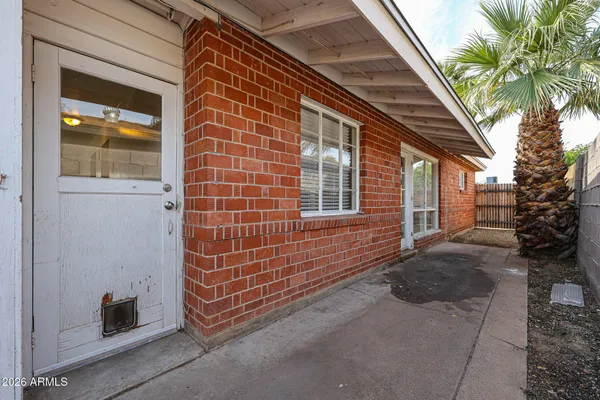 $1,895 | 2340 West Osborn Road, Phoenix, AZ 85015