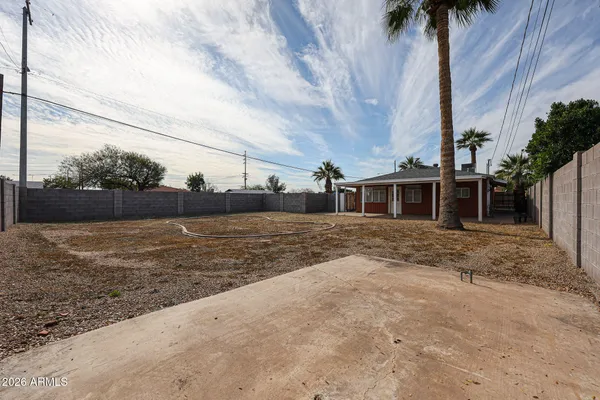 $1,995 | 2340 West Osborn Road, Phoenix, AZ 85015