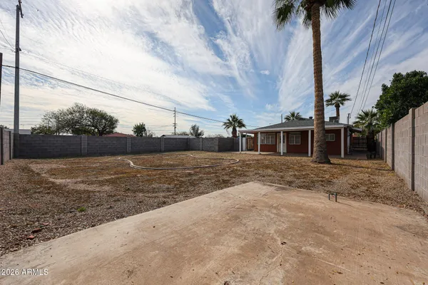 $1,895 | 2340 West Osborn Road, Phoenix, AZ 85015