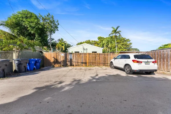 $2,300 | 1928-1930 Adams Street, Hollywood, FL 33020