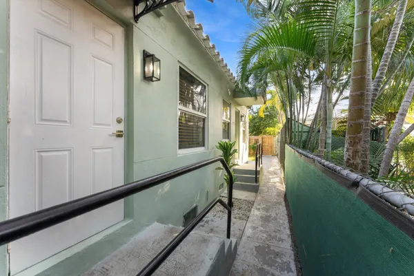 $2,300 | 1928-1930 Adams Street, Hollywood, FL 33020