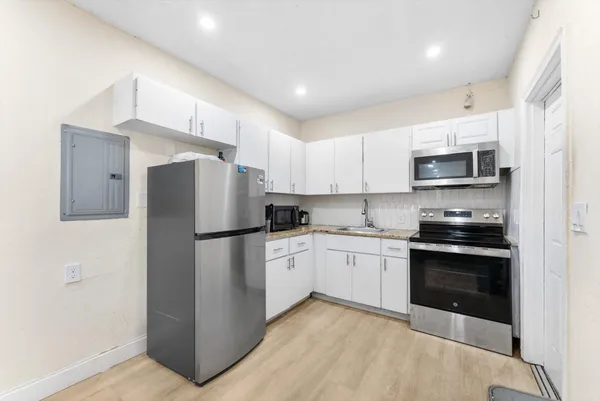 $2,300 | 1928-1930 Adams Street, Hollywood, FL 33020