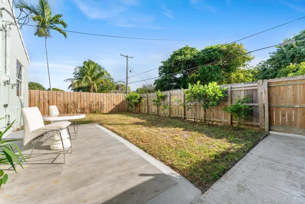 $2,300 | 1928-1930 Adams Street, Hollywood, FL 33020