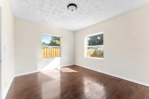 $2,300 | 1928-1930 Adams Street, Hollywood, FL 33020