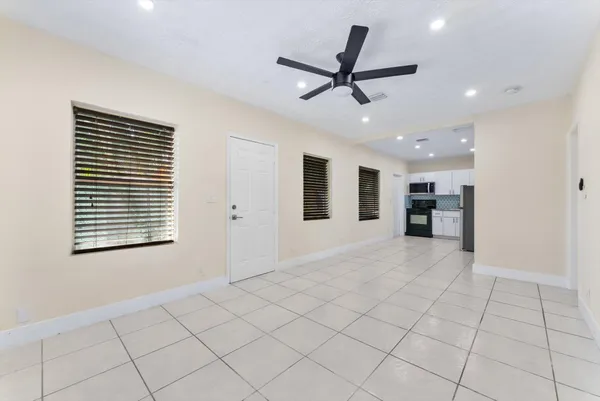 $2,300 | 1928-1930 Adams Street, Hollywood, FL 33020