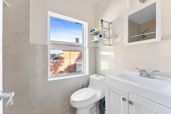 $2,300 | 1928-1930 Adams Street, Hollywood, FL 33020