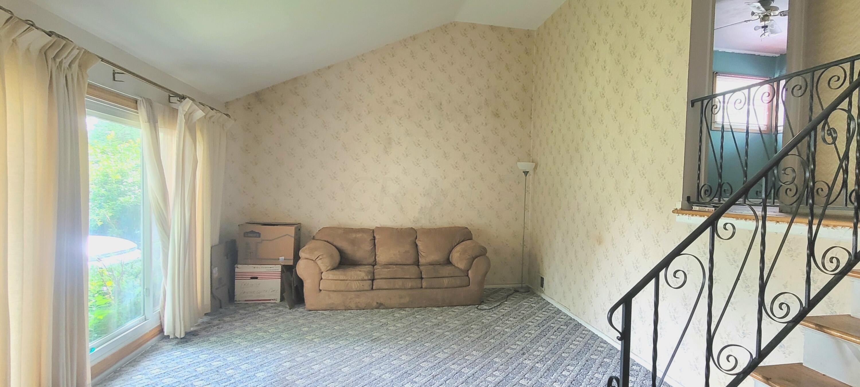 1183 Country Club Road Columbus, OH 43227 - Photo 4 of 24 20230719_122042