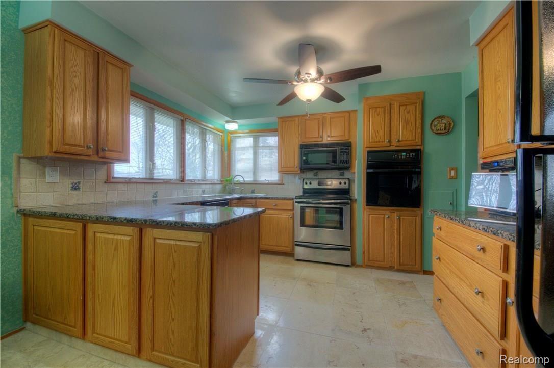3624 Napier Road Canton, MI 48187 - Photo 11 of 38 9 Kitchen.jpg
