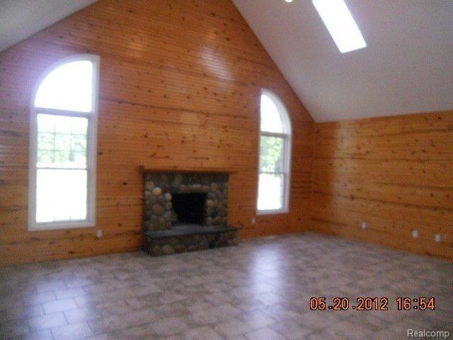 1055 Meanwell Road Dundee, MI 48131 - Photo 4 of 19 1055 Meanwell greatroom.JPG