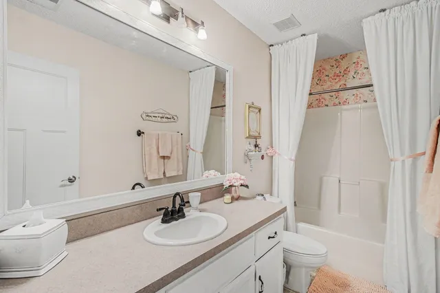 $275,000 | 2866 Mounds View Boulevard, Mounds View, MN 55112