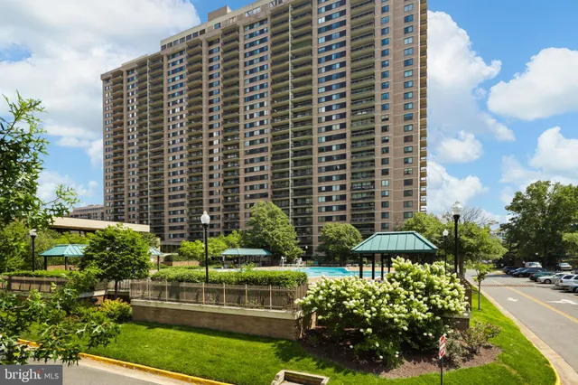 a view of a multi story building