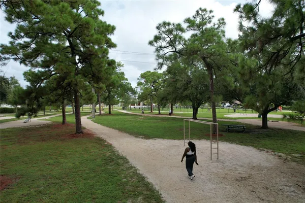 $399,999 | 935 Northeast 34th Court, Oakland Park, FL 33334