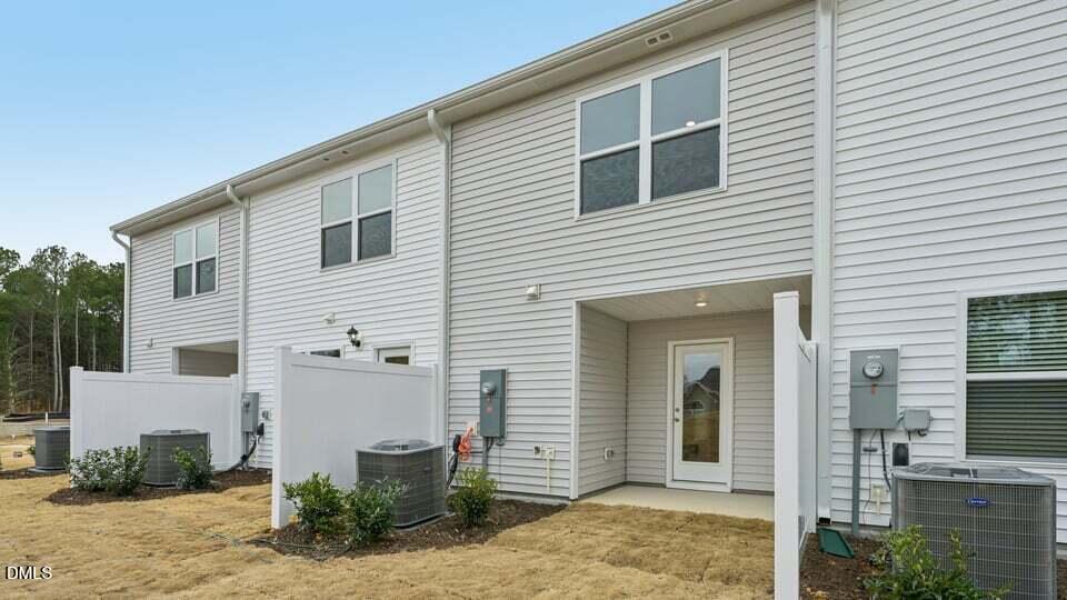 5816 Brambleberry Way Raleigh, NC 27616 - Photo 35 of 39 35-custom-Beckett Chase Wy-035