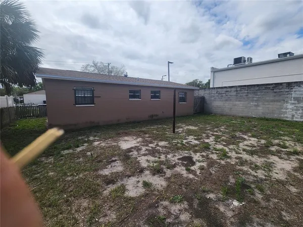 $1,350 | 906 East 108th Avenue, Tampa, FL 33612
