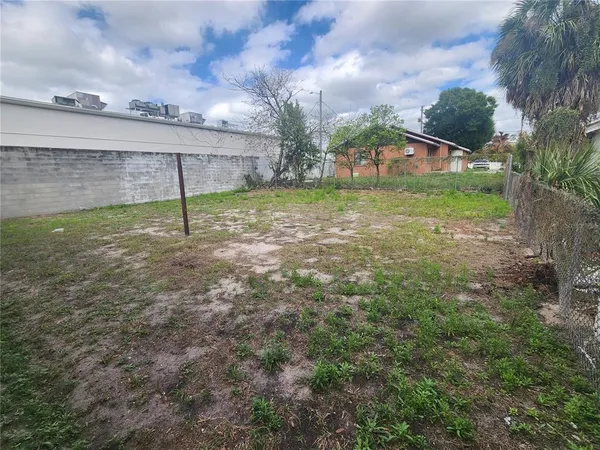 $1,350 | 906 East 108th Avenue, Tampa, FL 33612