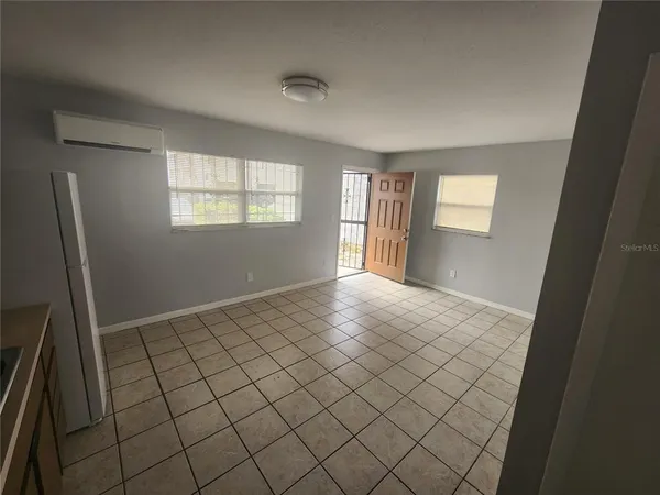 $1,350 | 906 East 108th Avenue, Tampa, FL 33612