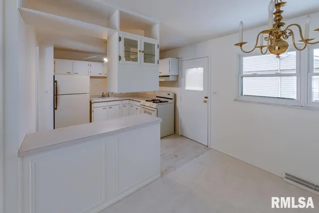 $179,900 | 5909 North Keenland Avenue, Peoria, IL 61614