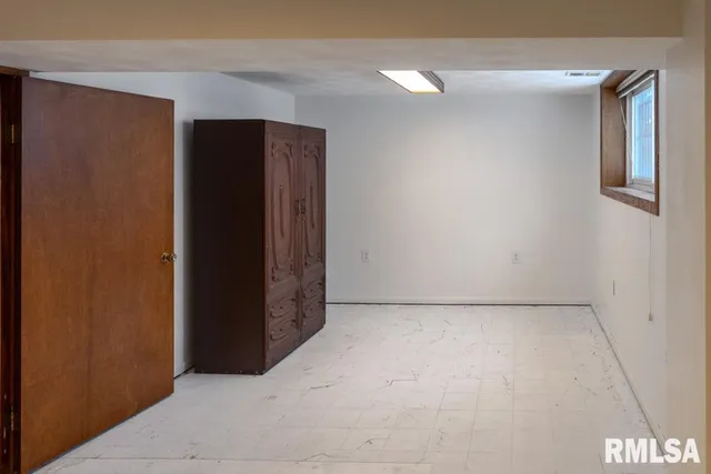 $179,900 | 5909 North Keenland Avenue, Peoria, IL 61614