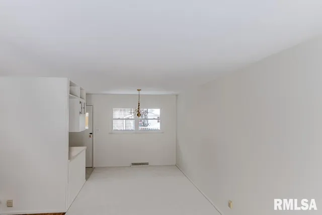 $179,900 | 5909 North Keenland Avenue, Peoria, IL 61614