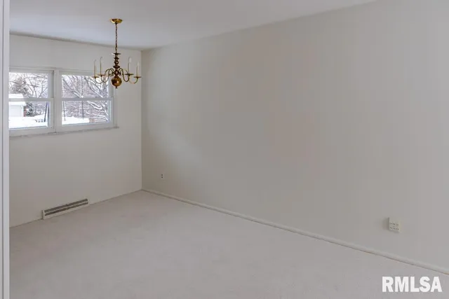 $179,900 | 5909 North Keenland Avenue, Peoria, IL 61614