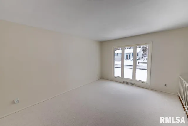 $179,900 | 5909 North Keenland Avenue, Peoria, IL 61614