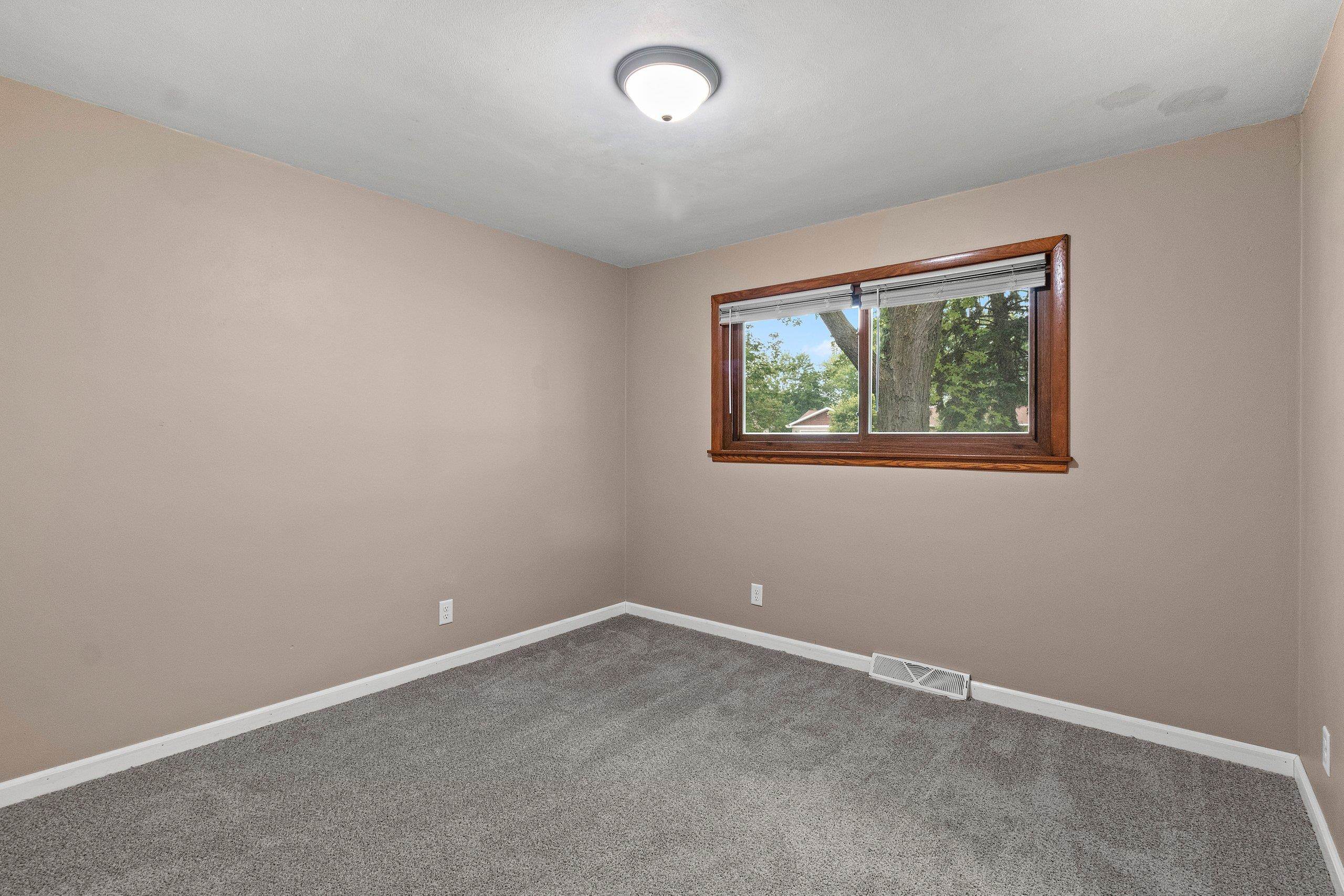 1502 South Van Dyke Road Appleton, WI 54914 - Photo 20 of 53