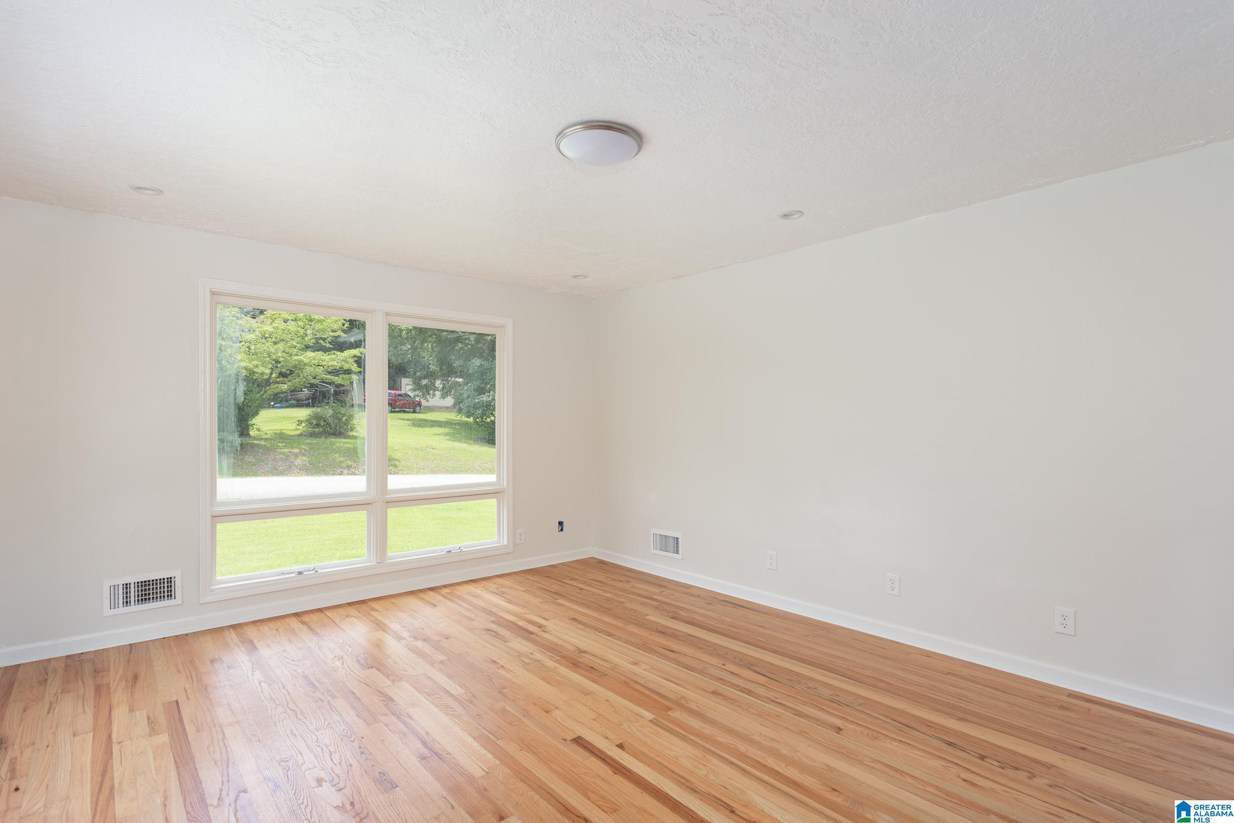 200 Saunders Avenue Anniston, AL 36201 - Photo 4 of 27
