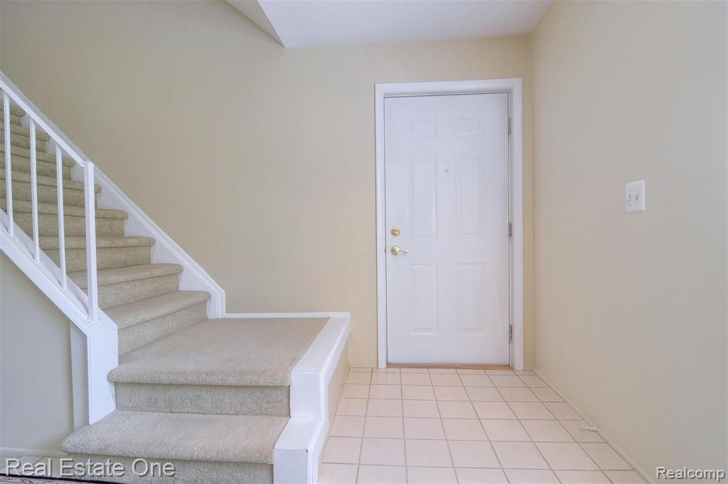 1407 Paddle Wheel Lane, Unit 43 Rochester, MI 48306 - Photo 3 of 26