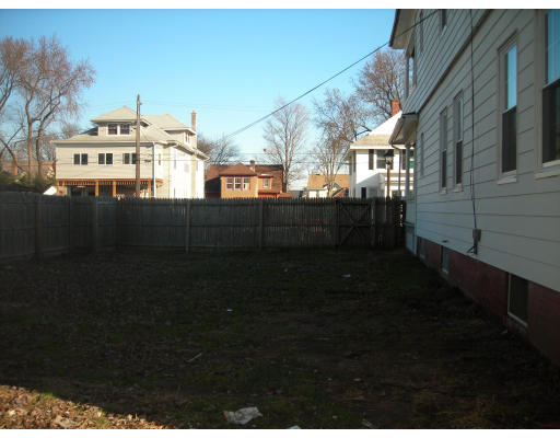 43-45 Calumet Road Holyoke, MA 01040 - Photo 3 of 9 Gallery Image 3