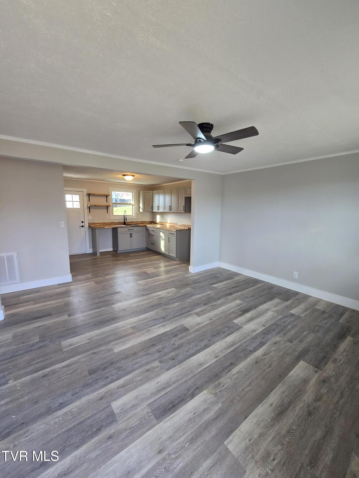 257 Broyles Road Bristol, TN 37620 - Photo 3 of 20 1000042209