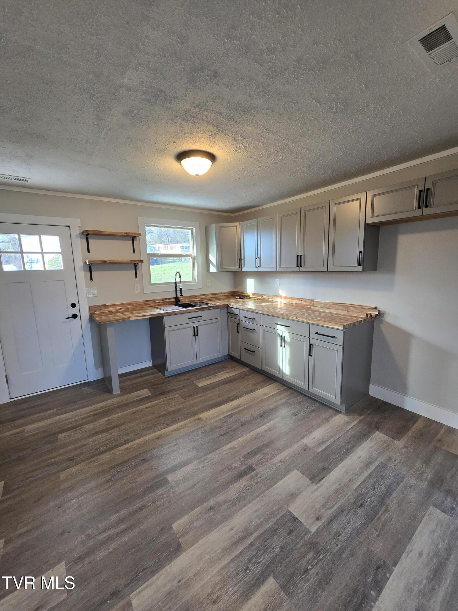 257 Broyles Road Bristol, TN 37620 - Photo 6 of 20 1000042211