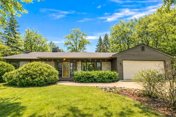 $595,000 | 923 West Montclaire Avenue, Glendale, WI 53217