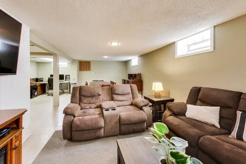 $385,000 | 9309 S Lawndale Avenue, Evergreen Park, IL 60805