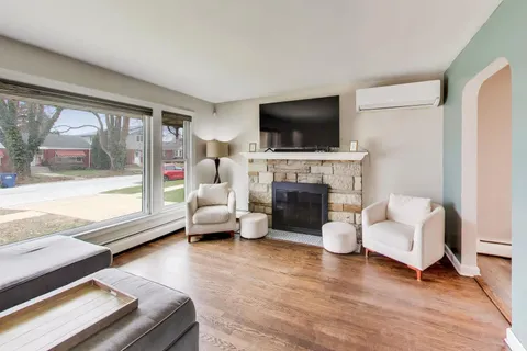 $385,000 | 9309 S Lawndale Avenue, Evergreen Park, IL 60805