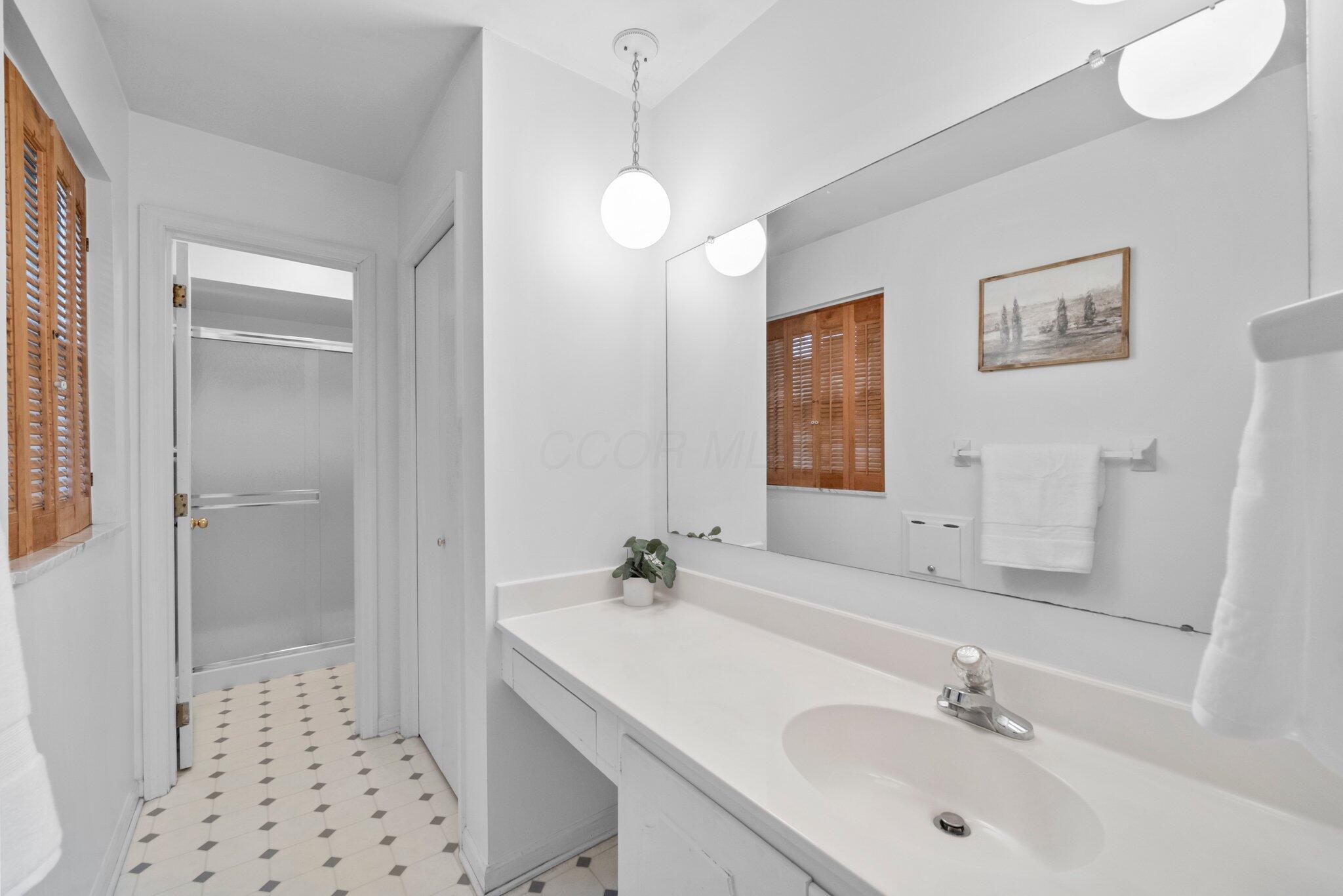 1295 Castleton Road North Columbus, OH 43220 - Photo 25 of 46 Full Primary Bathroom