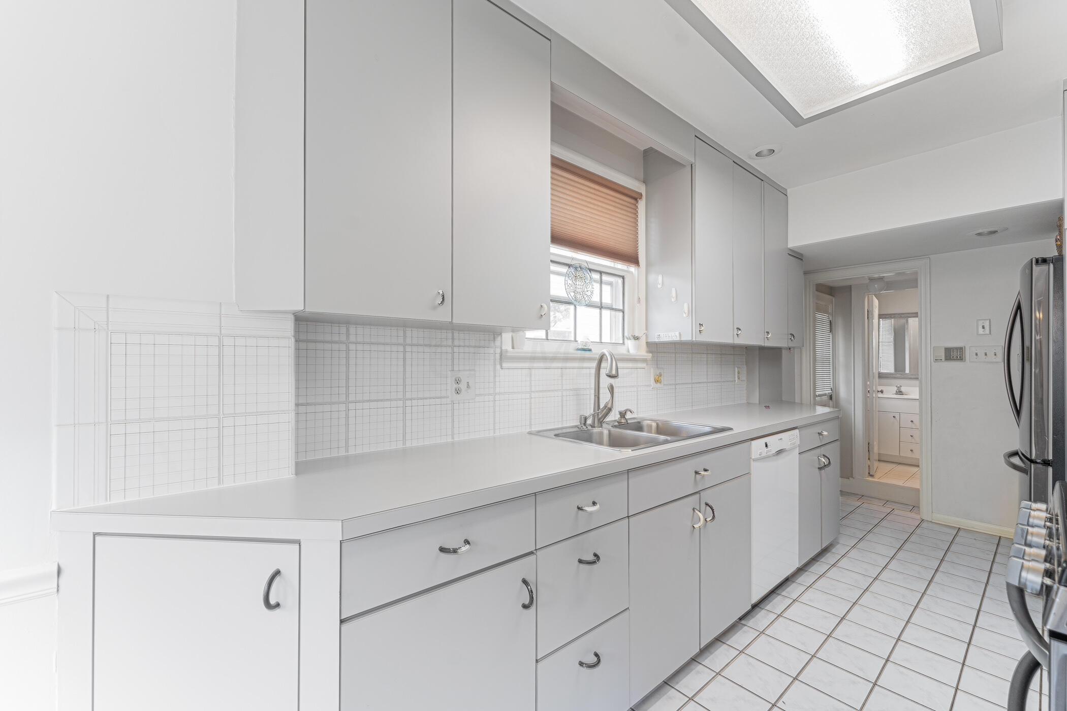 49 South Remington Road Columbus, OH 43209 - Photo 11 of 42 Kitchen