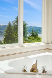 $1,900,000 | 19524 Southeast 24th Place, Sammamish, WA 98075