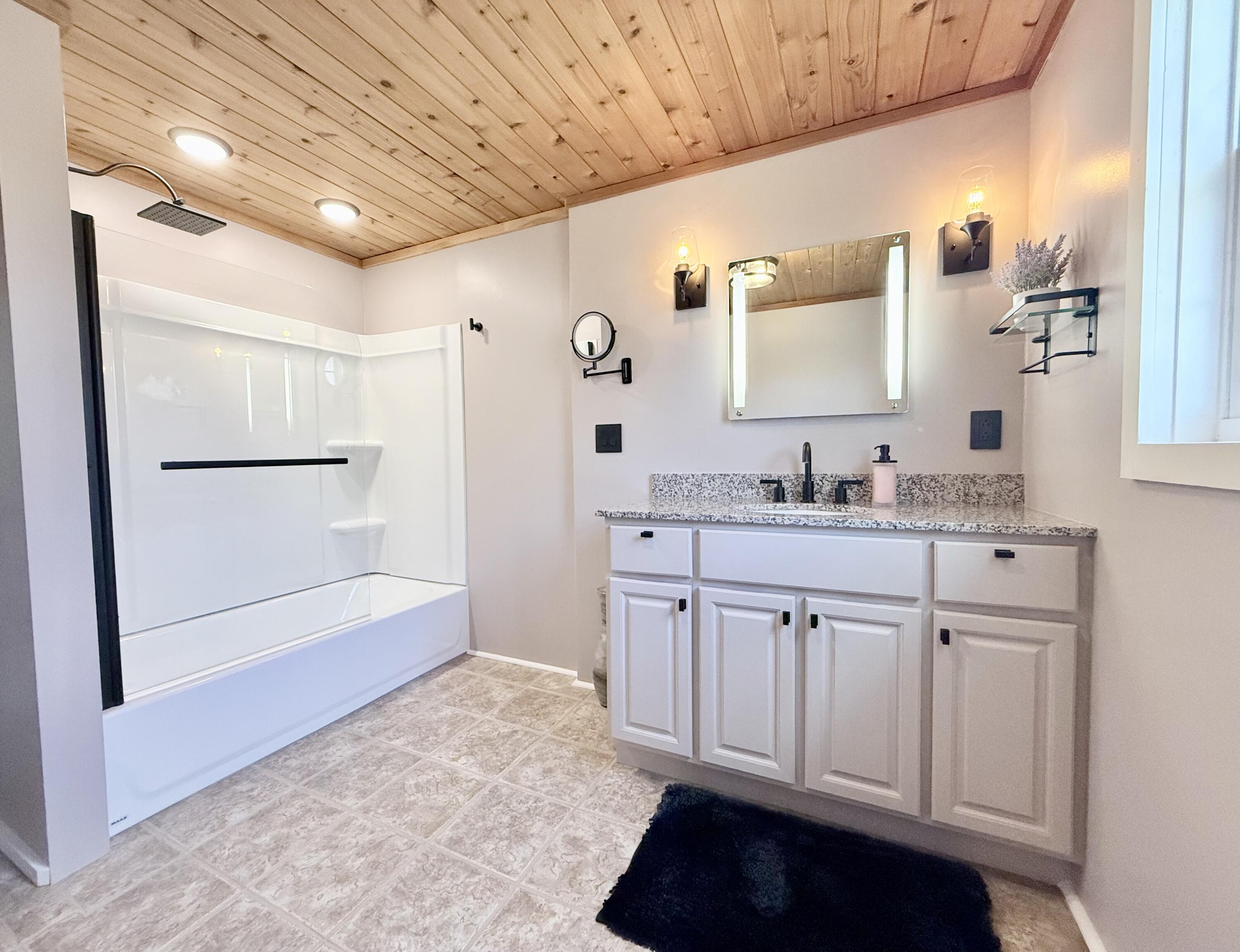 142 Algonquin Park Road Plattsburgh, NY 12901 - Photo 22 of 44 Bathroom