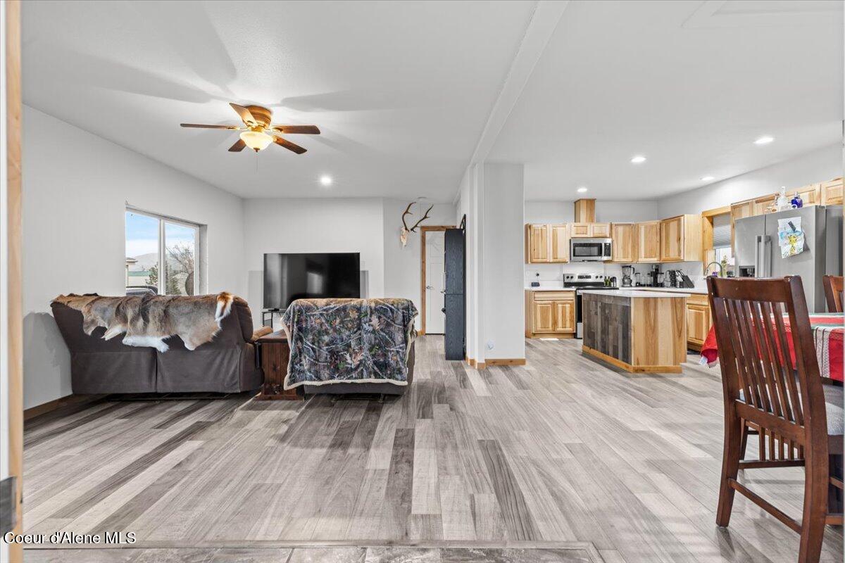 17110 West Santiago Circle Hauser, ID 83854 - Photo 5 of 28 05-IMG_5903