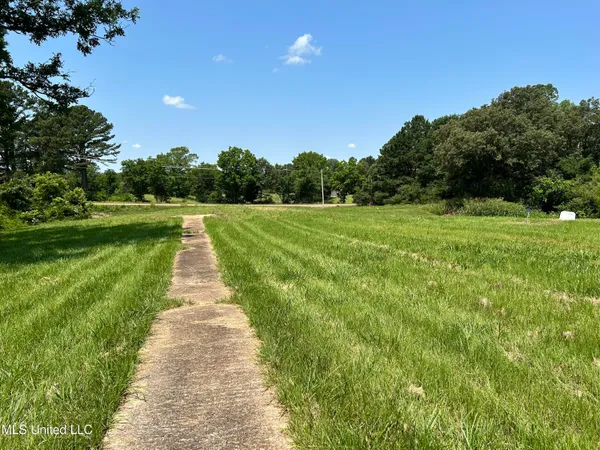 $430,000 | 5900 Hwy 305 Coldwater Ms 38618, Coldwater, MS 38618