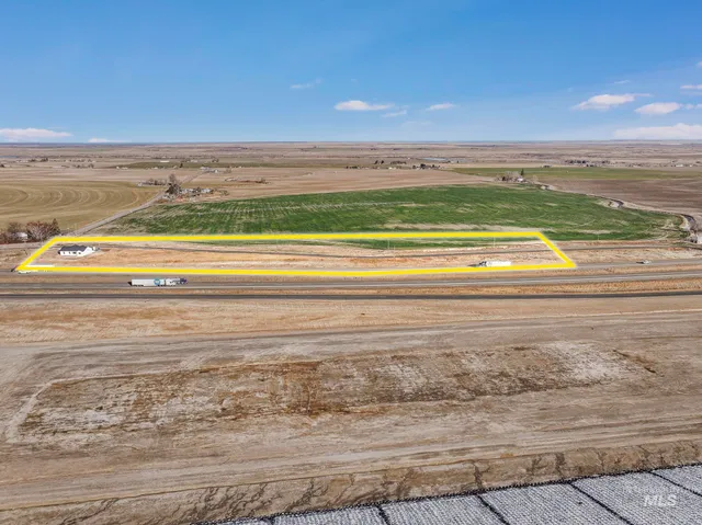 $435,000 | 2101 East 990th Street South, Hazelton, ID 83335