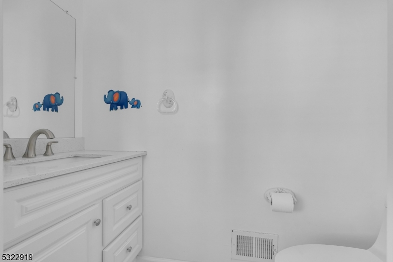 71 Nostrand Road Hillsborough, NJ 08844 - Photo 4 of 33