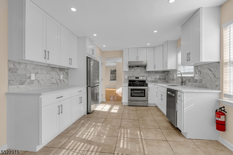 71 Nostrand Road Hillsborough, NJ 08844 - Photo 10 of 33