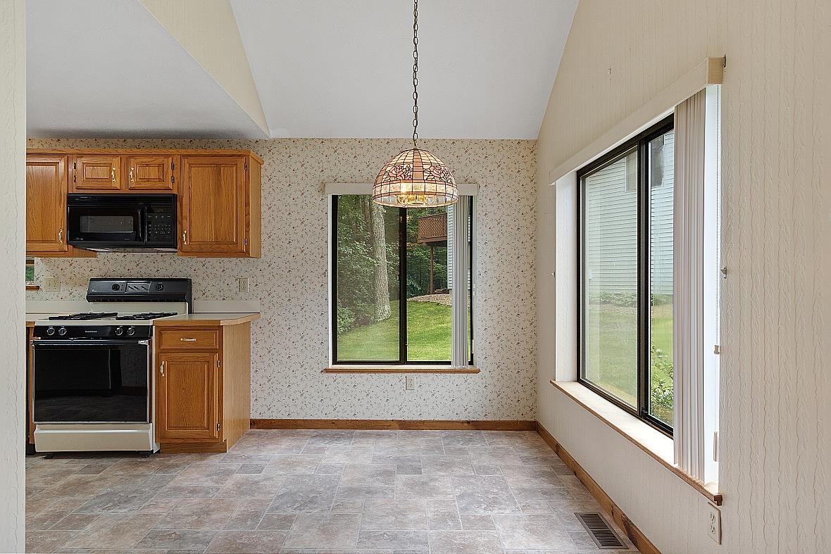 43 Bayberry Drive Atkinson, NH 03811 - Photo 5 of 40