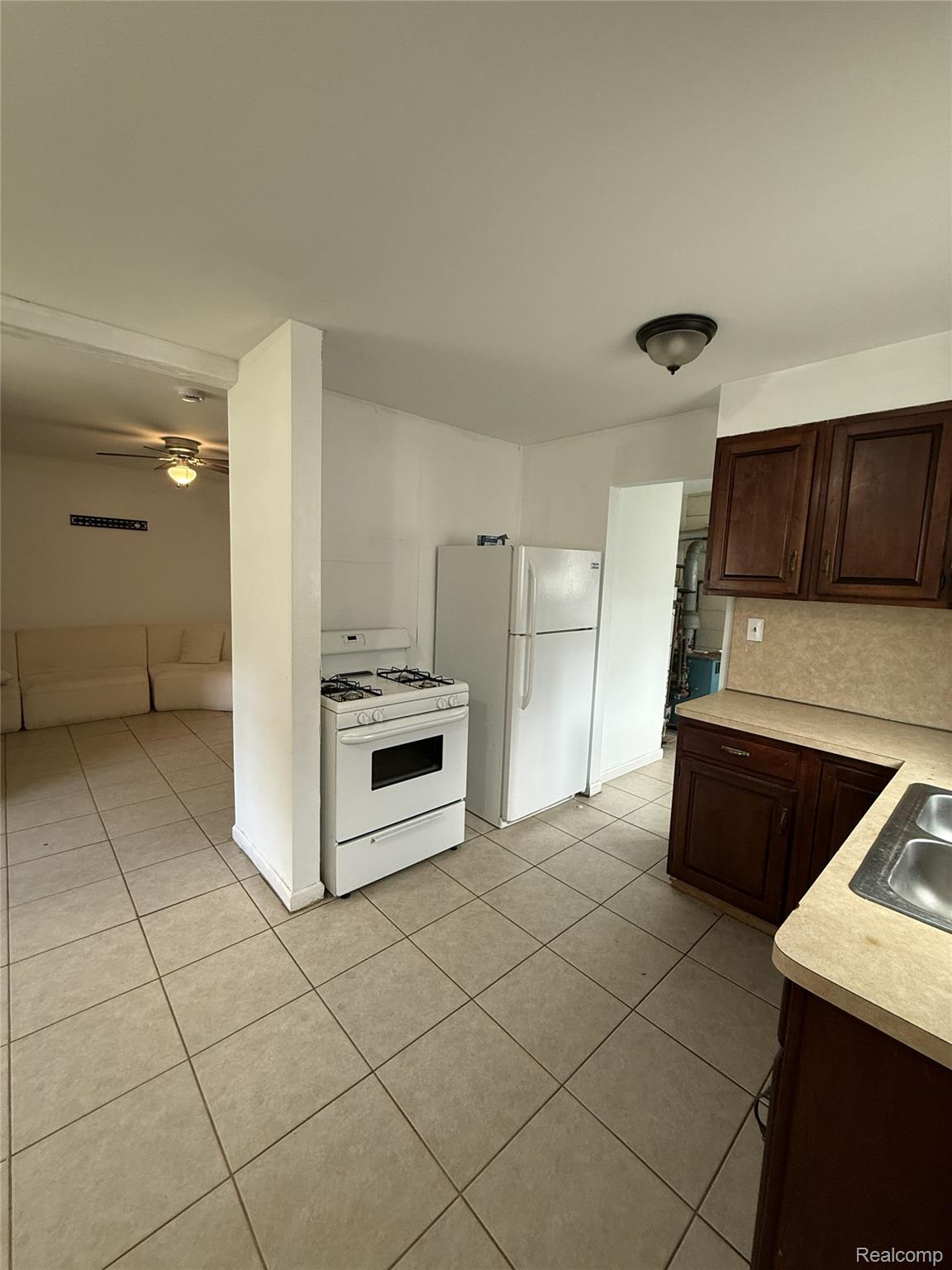 8412 Stephens Road Warren, MI 48089 - Photo 10 of 17 Kitchen