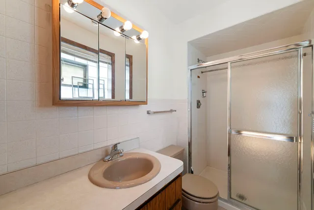 $2,450 | 8427 West Windsor Avenue, Unit 2, Chicago, IL 60656