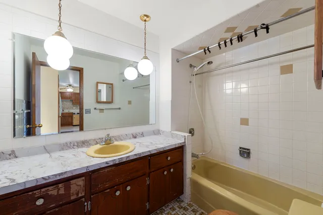 $2,450 | 8427 West Windsor Avenue, Unit 2, Chicago, IL 60656