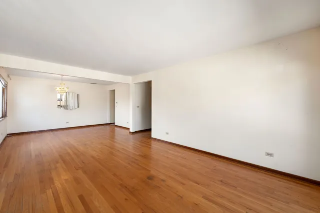 $2,450 | 8427 West Windsor Avenue, Unit 2, Chicago, IL 60656